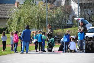 Šolarji so dan preživeli v policijski družbi, tudi pasji 2